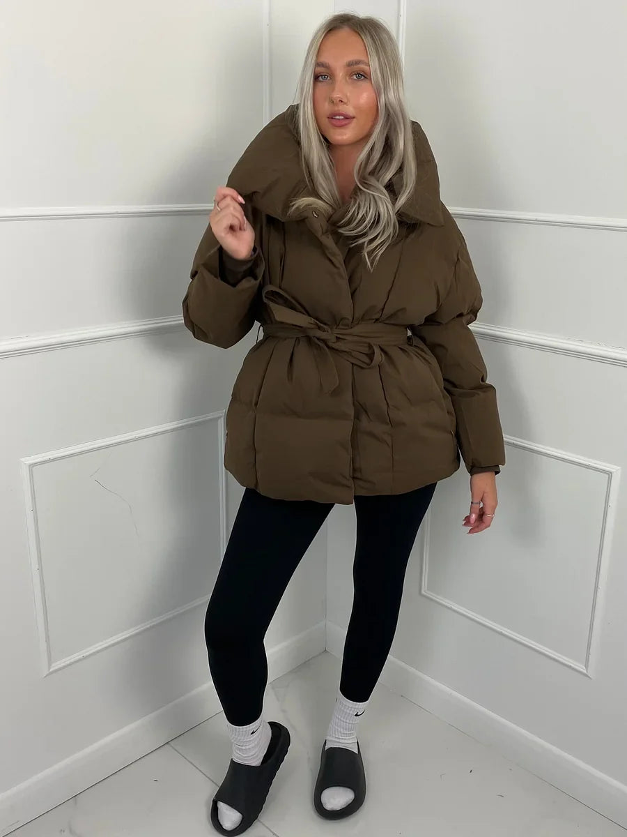 Avellia™ – Płaszcz damski z koronkowymi detalami