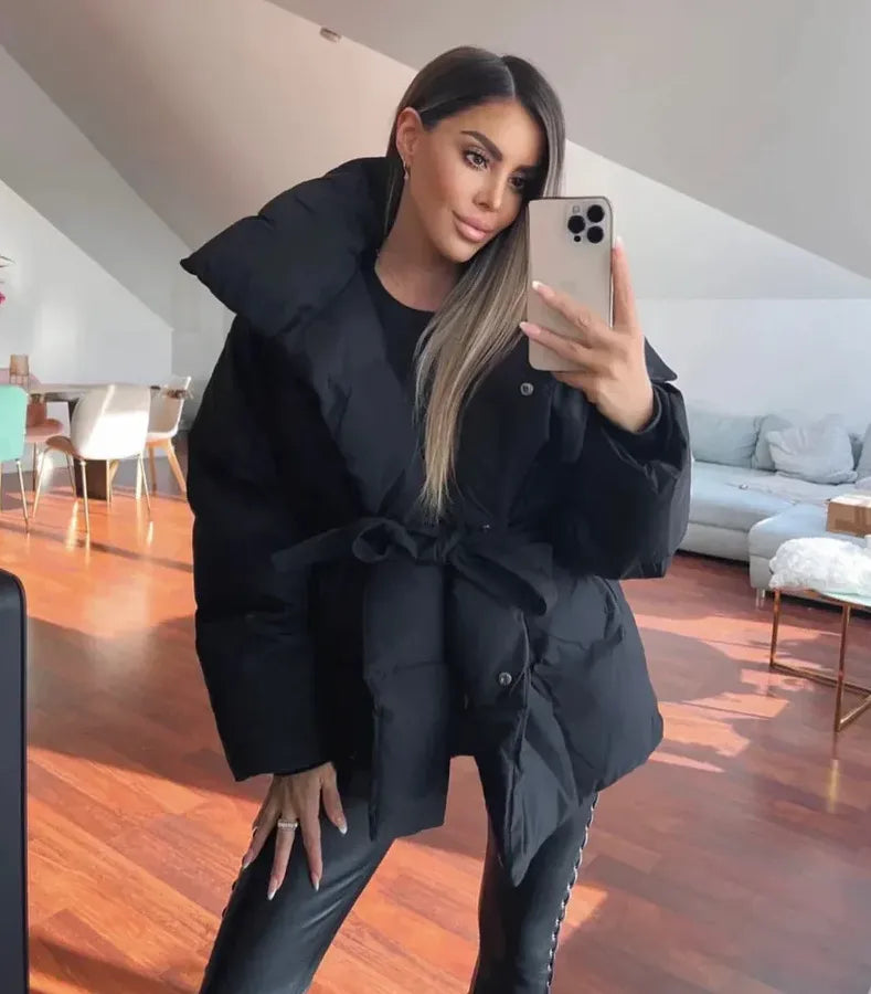 Avellia™ – Płaszcz damski z koronkowymi detalami