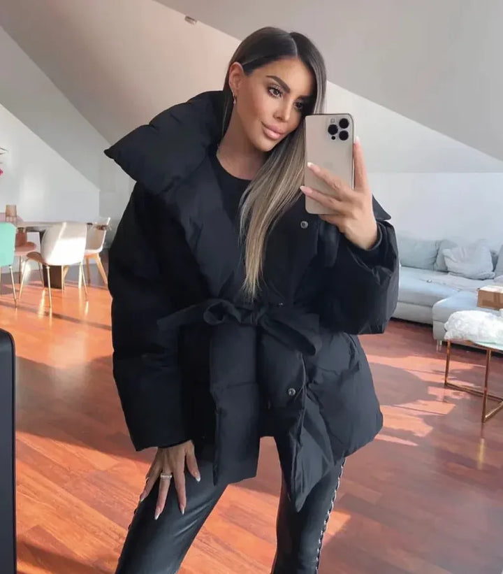 Avellia™ – Płaszcz damski z koronkowymi detalami