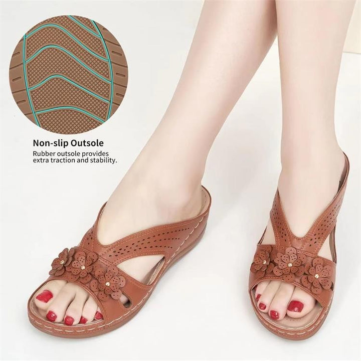 Floralia™ – sandały na koturnie Bloom