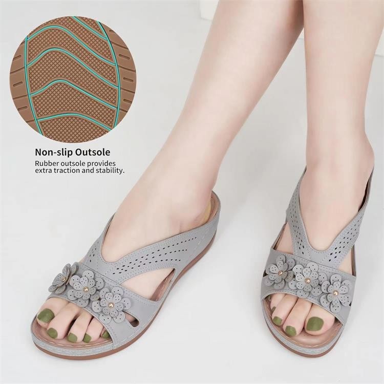 Floralia™ – sandały na koturnie Bloom