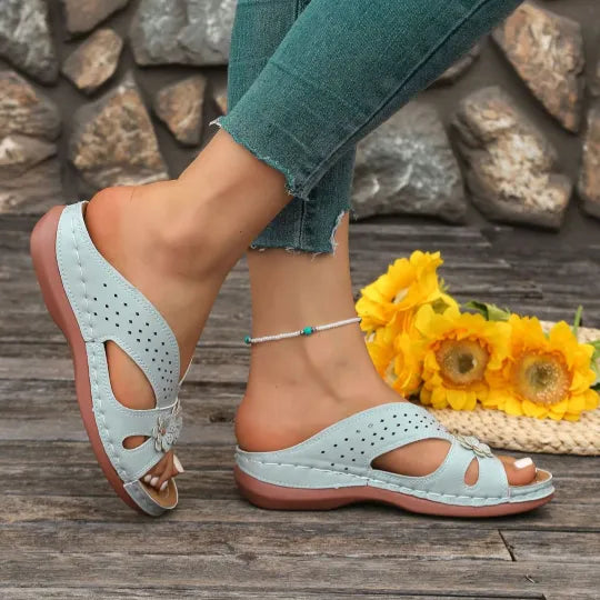 Floralia™ – sandały na koturnie Bloom