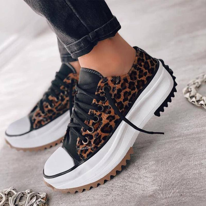 Aloria™ – sneakersy z płóciennej podnoszonej cholewki